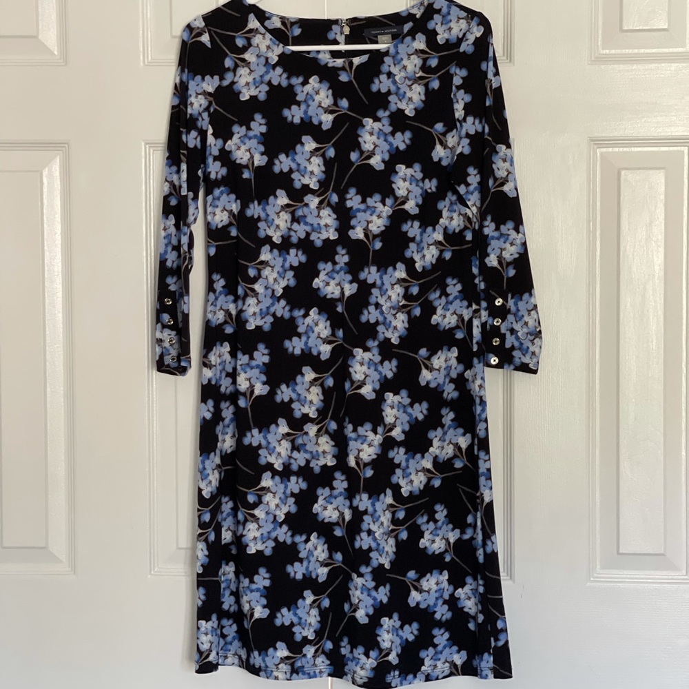 Trendy Tommy Hilfiger floral blue with buttons size 8 like new stylish dress